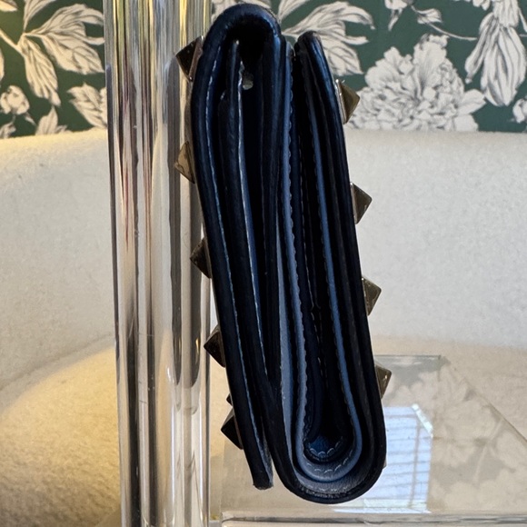 Valentino Garavani Authentic Blue Wallet with Gold Studs Full Inclusion - Picture 7 of 16